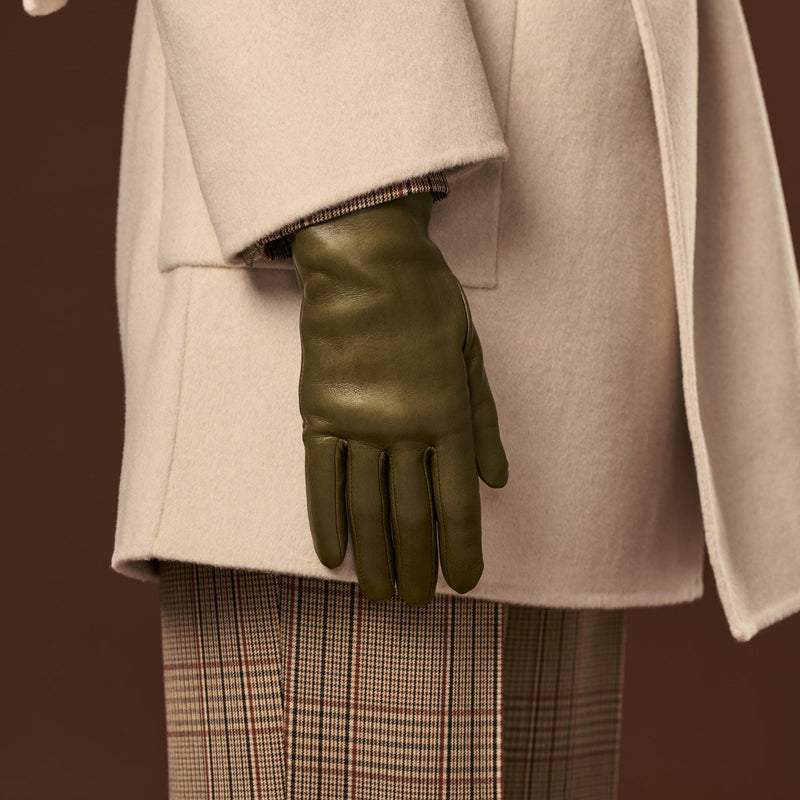 Isabella (green) - Italian lambskin leather gloves with luxurious cashmere lining